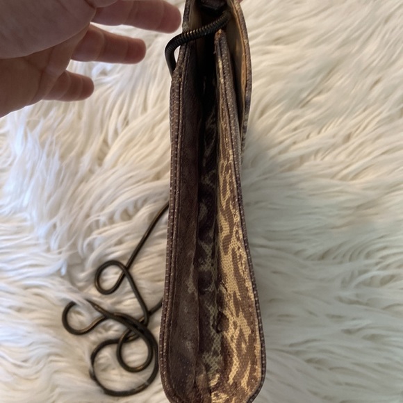 David Dart Purse size long 8.5” and long 8” shoulder sting is 22” not adjustable - Picture 6 of 9